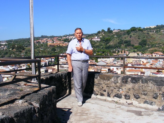 (90)  Aci Castello